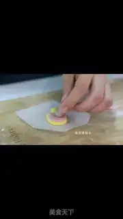 Make Five-colour ping-pong ball step 2