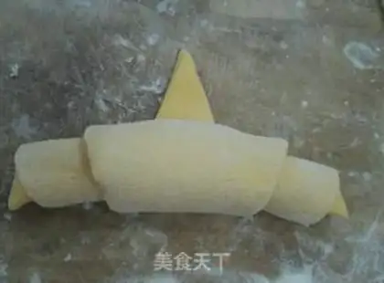 Make Cowhorn rolls step 5