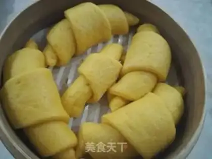 Make Cowhorn rolls step 9