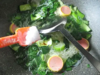 Make Sausage rice noodles step 6