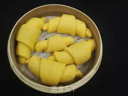 Make Cowhorn rolls step 10