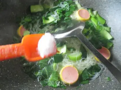 Make Sausage rice noodles step 7