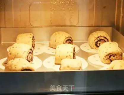 Make Smash rolls of bitter wheat step 6
