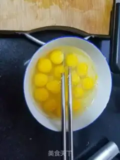 Make Frozen tofu from quail eggs step 1