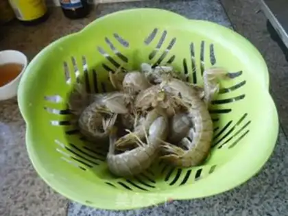 Make Yellow leather shrimp step 1