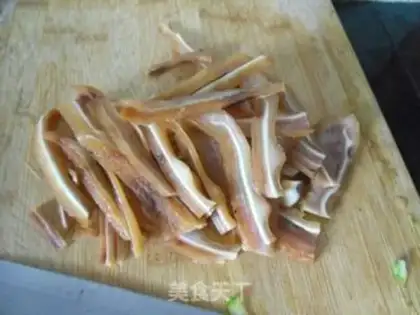 Make cucumber with pig ears step 0