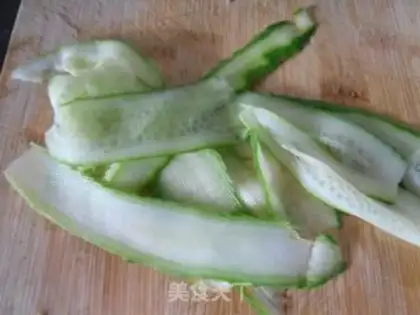 Make cucumber with pig ears step 1