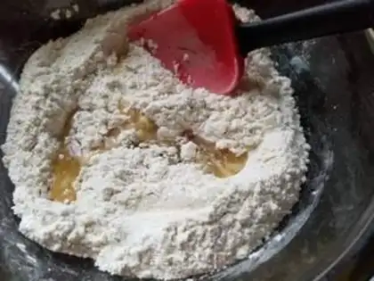 Make Onion bacon scon step 4