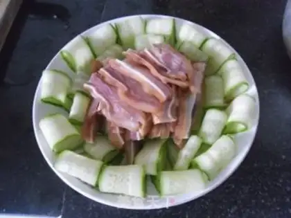 Make cucumber with pig ears step 3