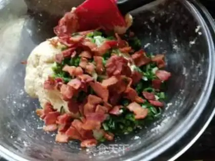 Make Onion bacon scon step 7
