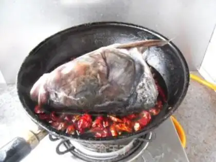 Make Spicy fish head step 6