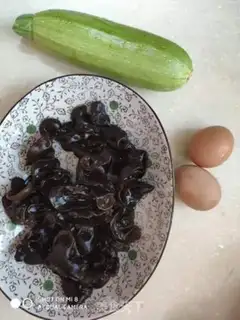 Make Pumpkin, fried eggs step 1