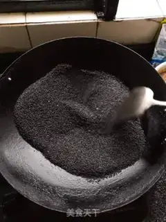 Make Traditional black sesame soup step 1