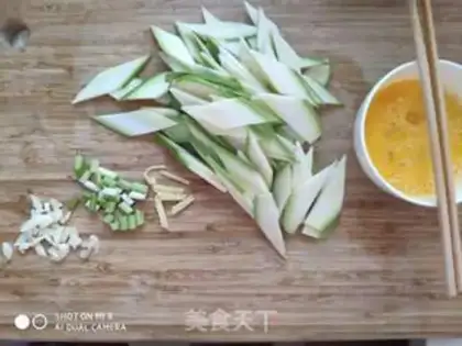 Make Pumpkin, fried eggs step 2