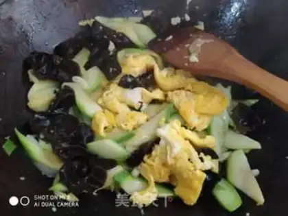 Make Pumpkin, fried eggs step 9