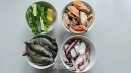 Make Korean pickle seafood soup step 1