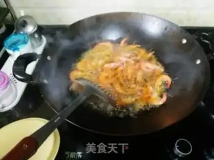Make Spicy pan shrimp step 2