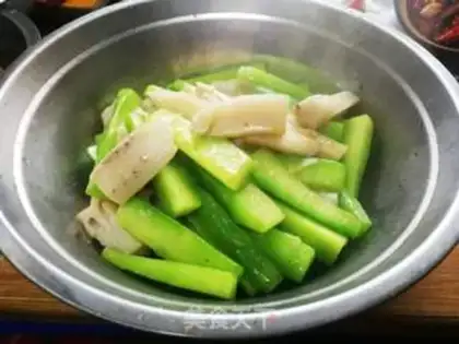 Make Spicy pan shrimp step 5