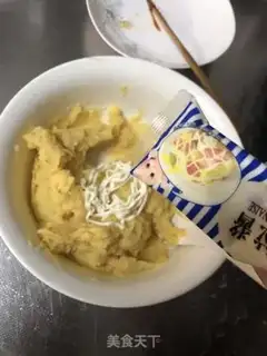 Make Salted egg yellow salad potato ball step 3