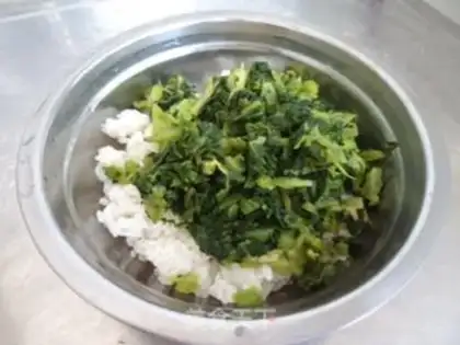 Make A cabbage bacon roll step 3