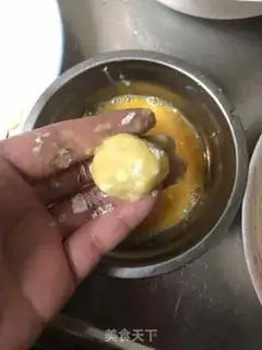 Make Salted egg yellow salad potato ball step 7
