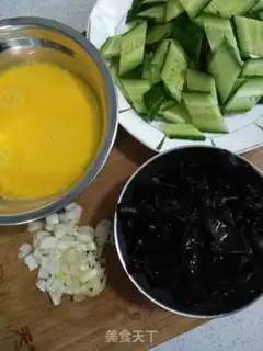 Make cucumber-mucked eggs step 4