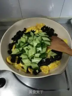 Make cucumber-mucked eggs step 8