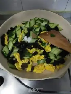 Make cucumber-mucked eggs step 9