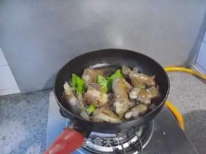 Make Pelican pig hand step 7
