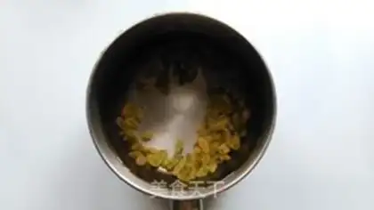 Make The raisins burn the little dots step 1