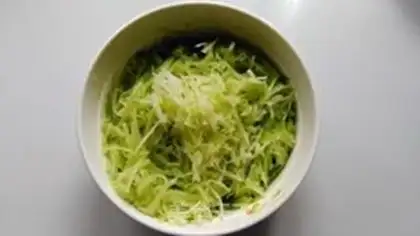 Make radish shrimp pie step 1