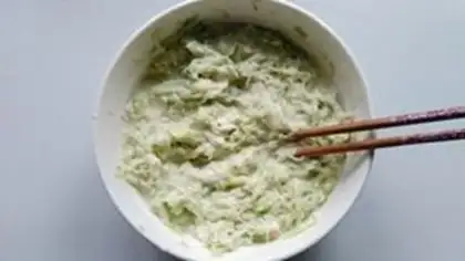 Make radish shrimp pie step 3