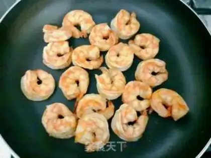 Make Cheese sauce, shrimp fried rice step 3