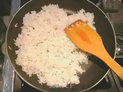 Make Cheese sauce, shrimp fried rice step 4