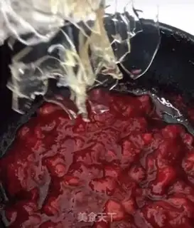 Make Strawberry Bomb Moose step 1