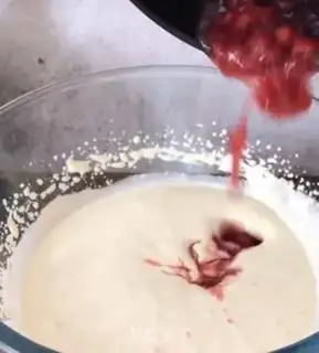 Make Strawberry Bomb Moose step 4