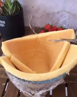Make Strawberry Bomb Moose step 7