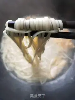 Make Egg spinach noodles step 5