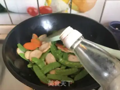 Make Dutch soy shrimp rolls step 6