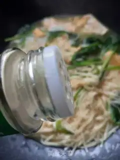 Make Egg spinach noodles step 8