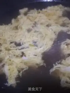 Make Eggflower soup step 1