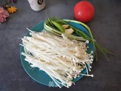 Make Golden mushrooms, fried tomatoes step 0