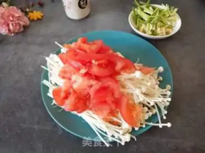 Make Golden mushrooms, fried tomatoes step 1