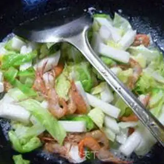 Make Crayfish with cabbage step 7