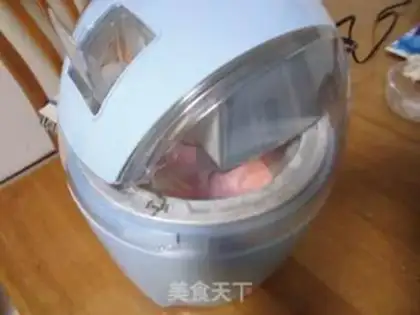 Make Easy strawberry ice cream step 3