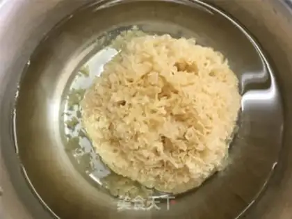 Make The silver spoon of a red date step 0