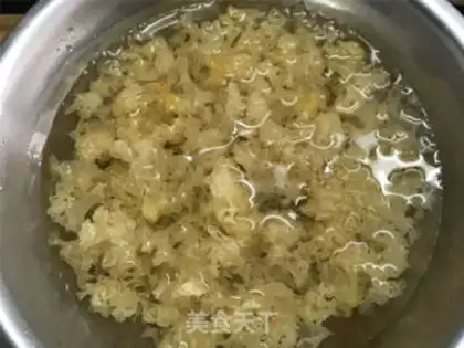 Make The silver spoon of a red date step 1