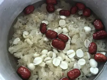 Make The silver spoon of a red date step 3