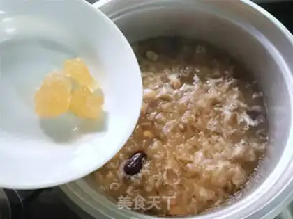 Make The silver spoon of a red date step 4