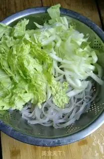 Make Pink fries and spicy cabbage step 0